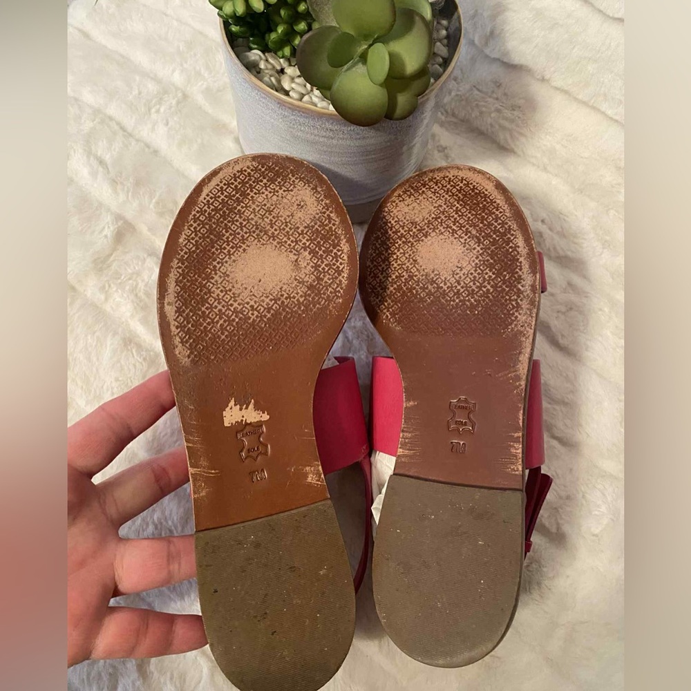 Great Condition Tory Burch Fuchsia Sandals for Women - Picture 4 of 5